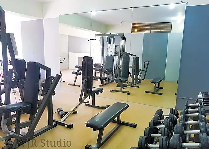 Queen Bed Deluxe- Contemporary Style 3*